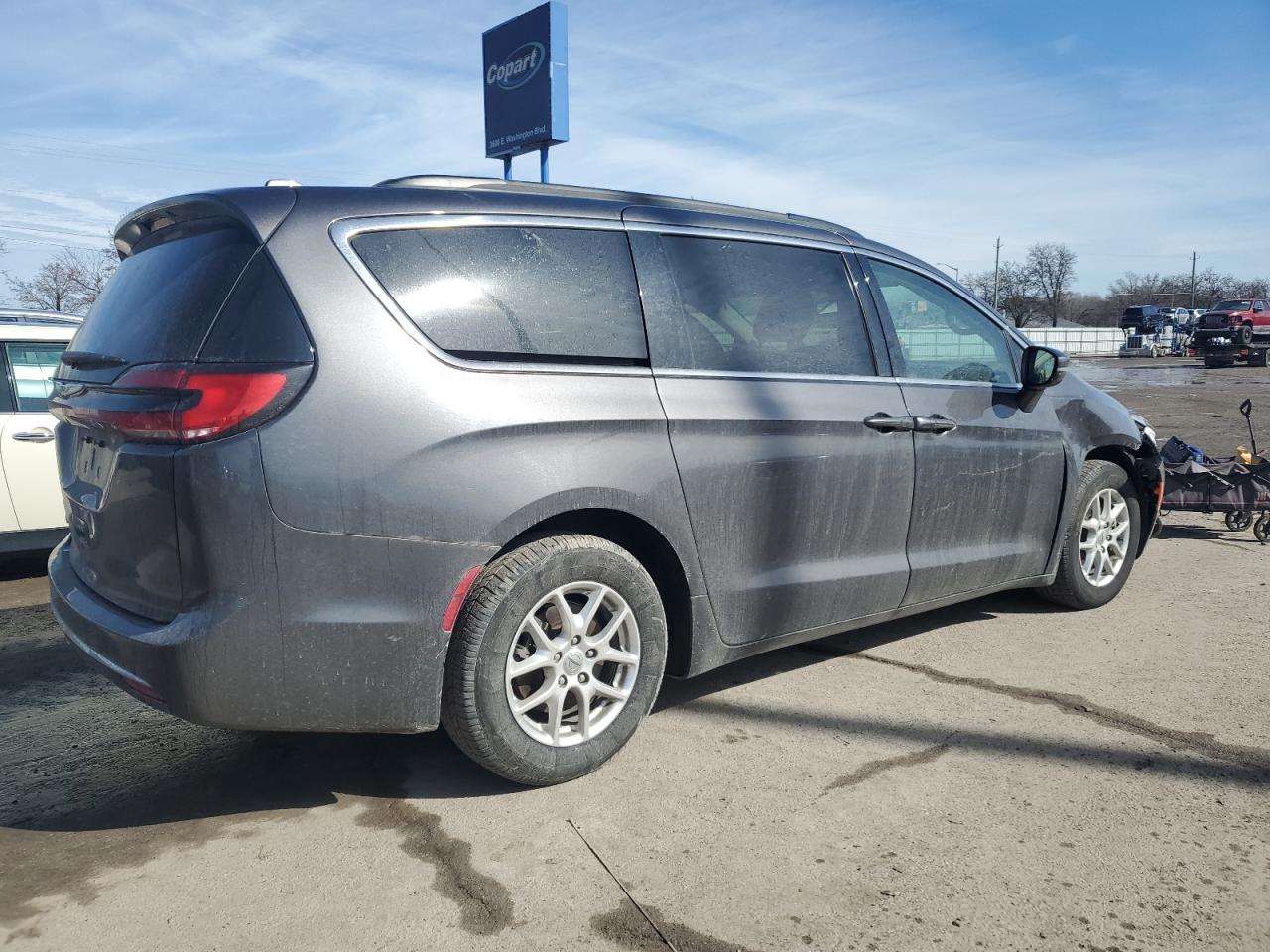 2022 Chrysler Pacifica - Image 3
