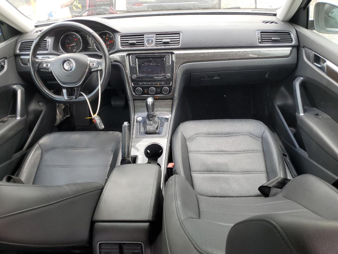 2017 Volkswagen Passat - Image 8