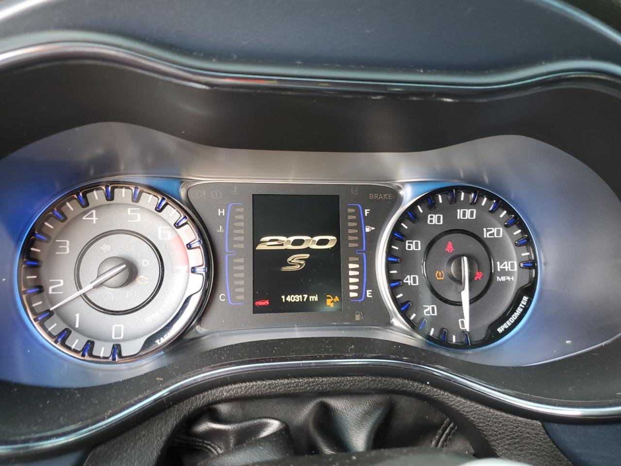2015 Chrysler 200 - Image 9