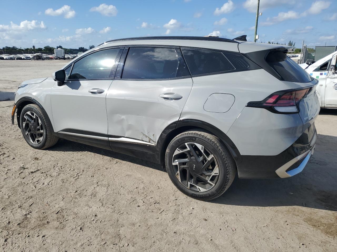 2024 Kia Sportage - Image 2