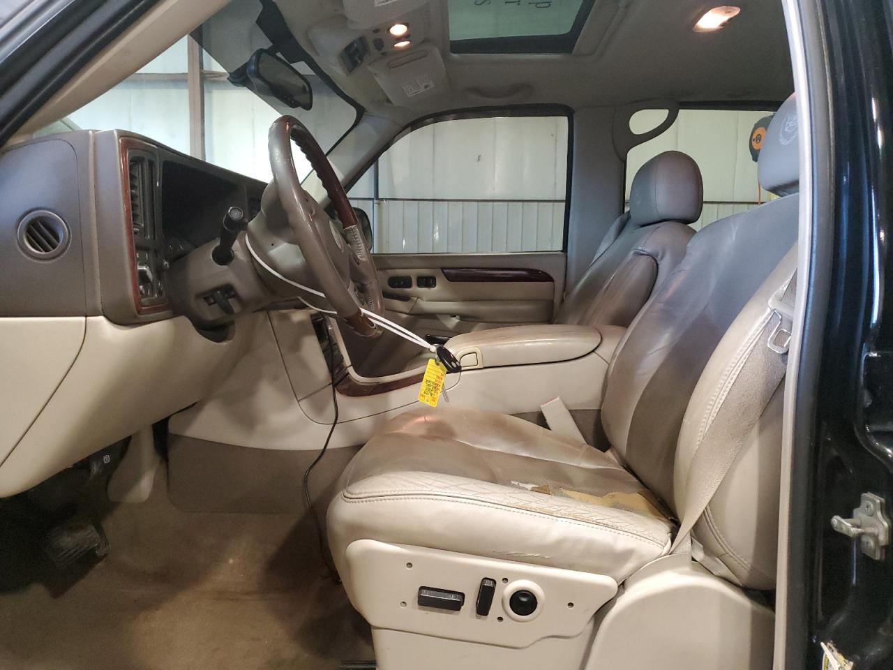 2005 Cadillac Escalade - Image 7