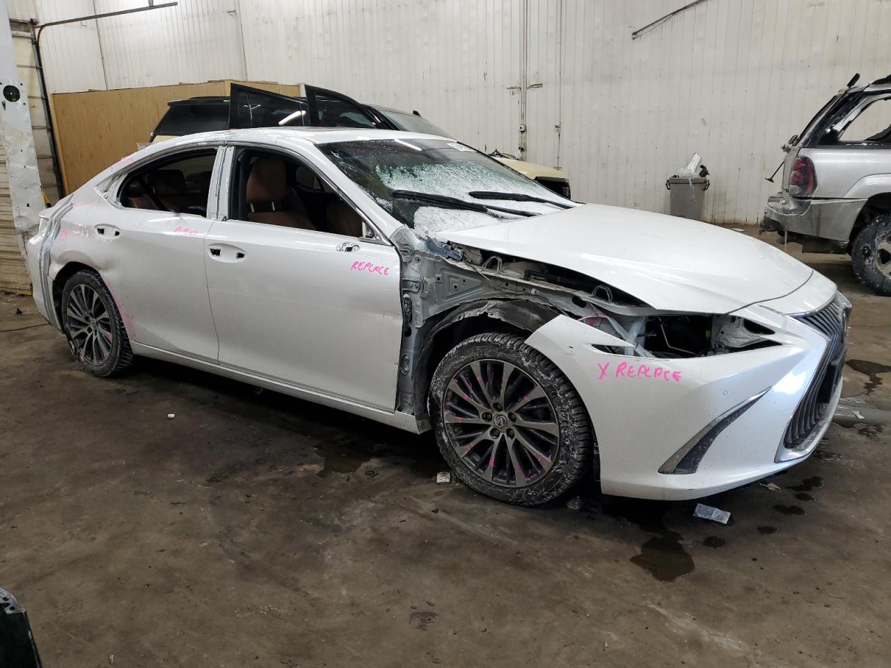 2020 Lexus ES - Image 4