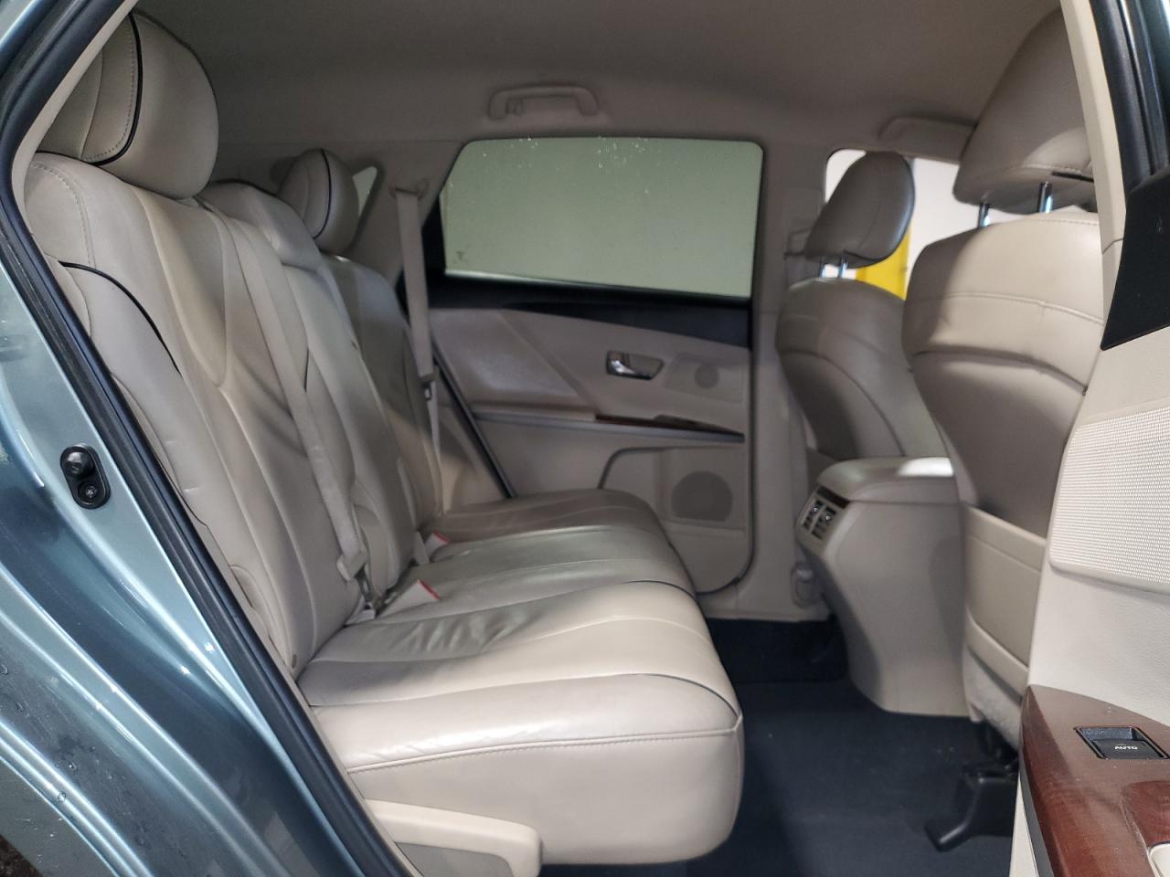 2010 Toyota Venza - Image 11