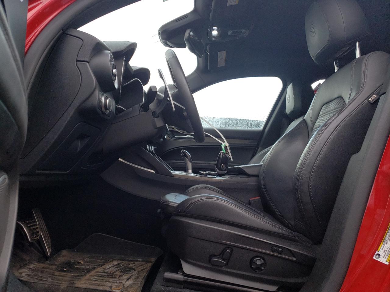 2018 Alfa Romeo Stelvio - Image 7