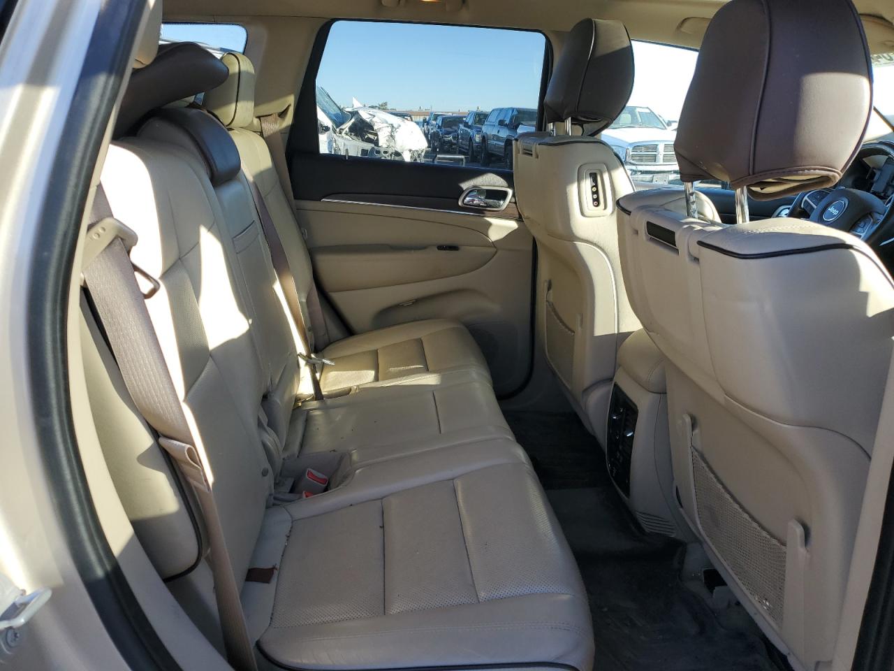 2015 Jeep Grand Cherokee - Image 10
