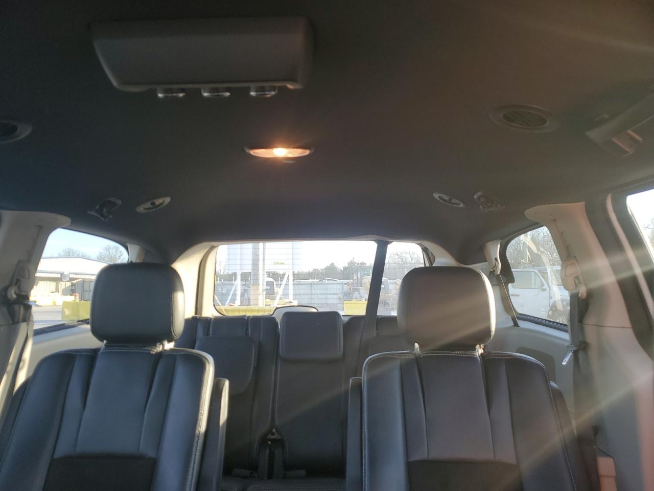 2019 Dodge Caravan - Image 10