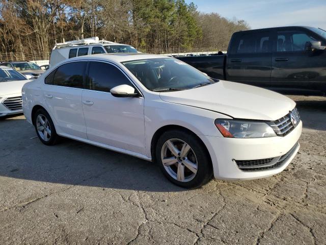  VOLKSWAGEN PASSAT 2012 Белый