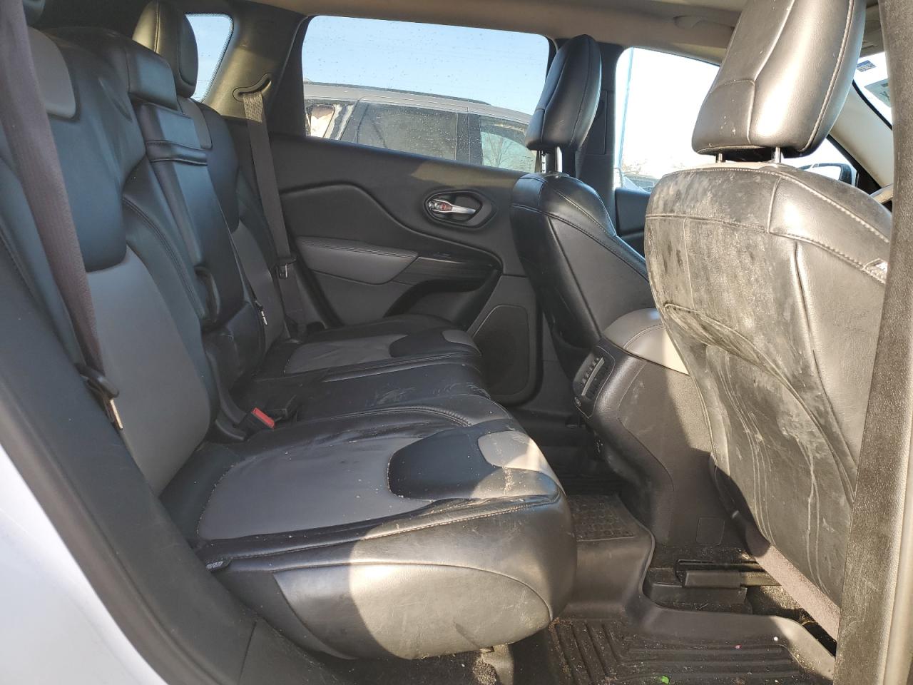 2014 Jeep Grand Cherokee - Image 11
