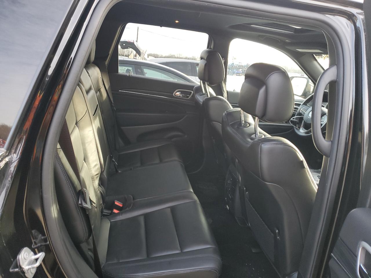 2020 Jeep Grand Cherokee - Image 11