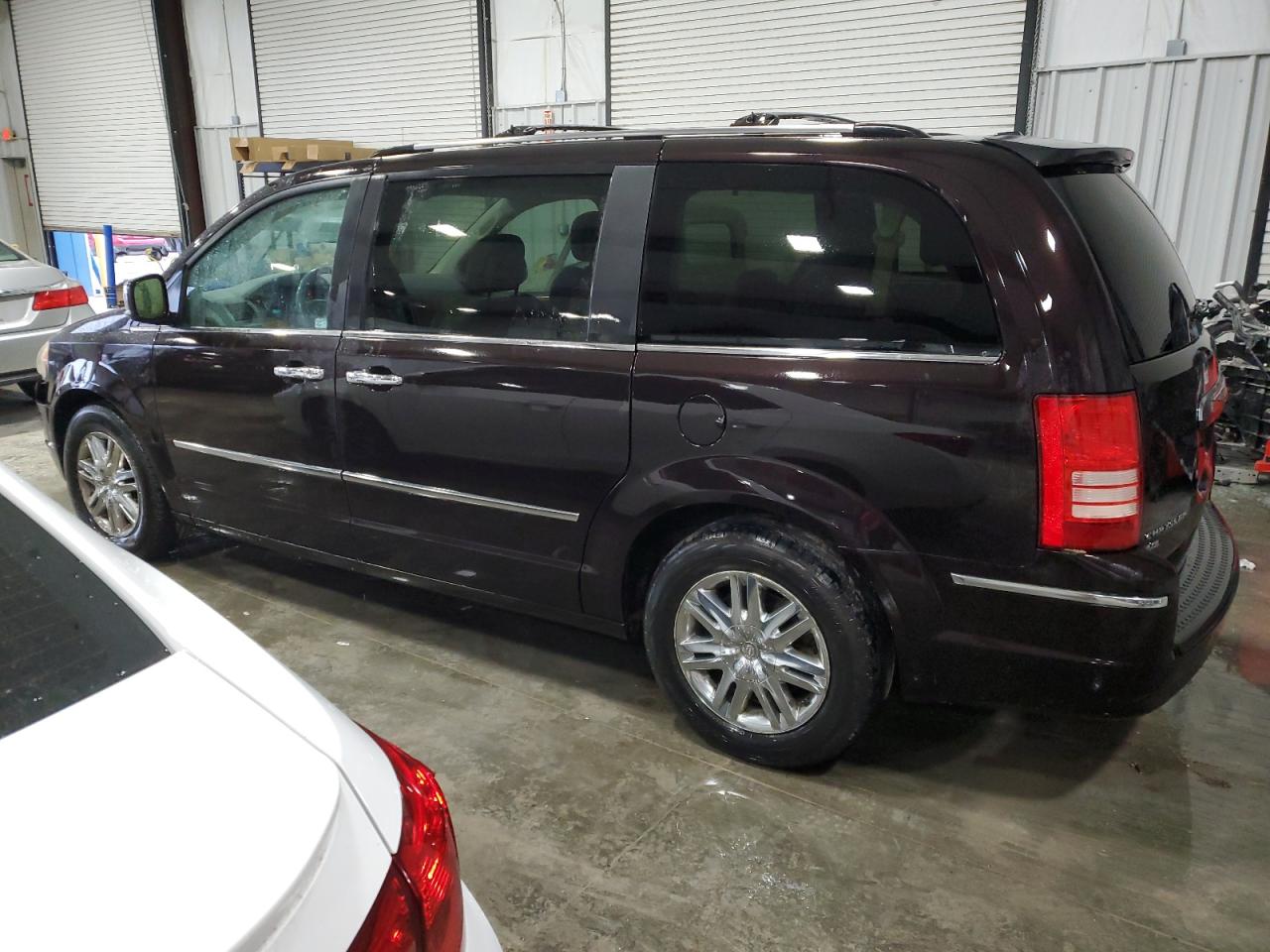 2010 Chrysler Town & Country - Image 2