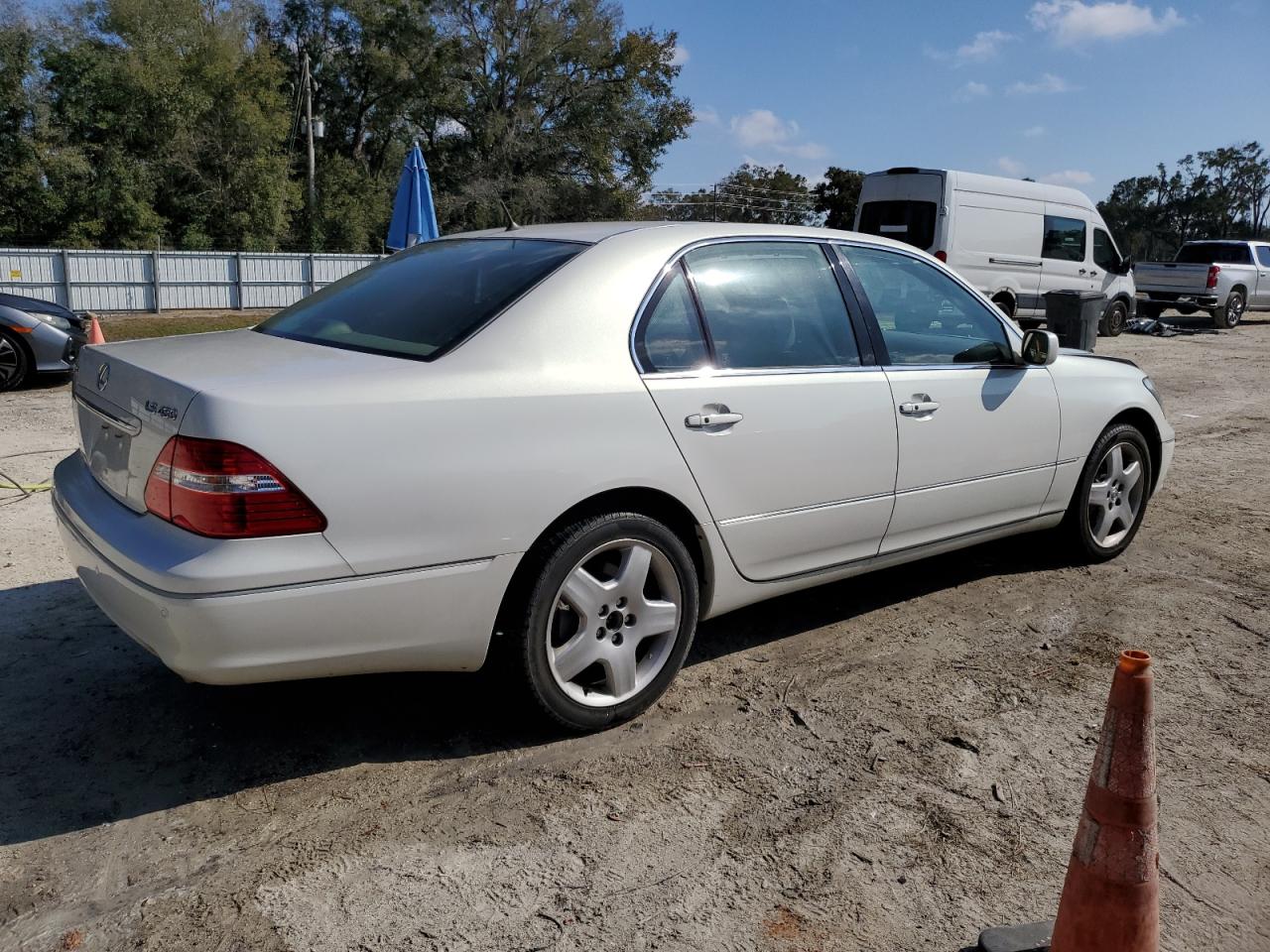 2005 Lexus LS - Image 3