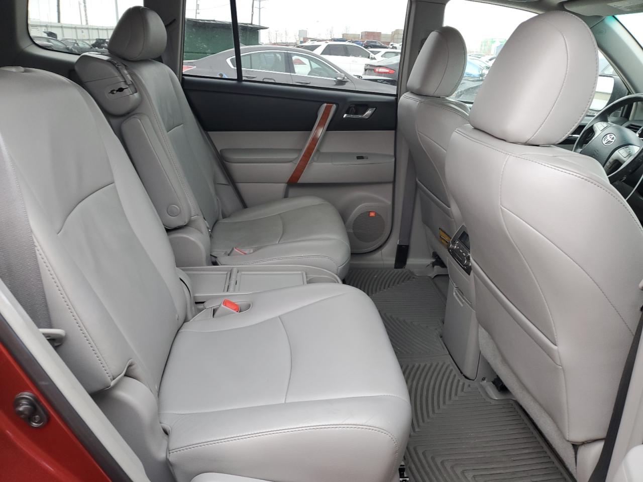 2010 Toyota Highlander - Image 11