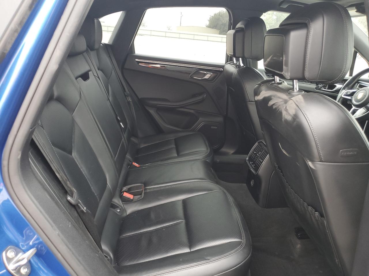 2018 Porsche Macan - Image 11