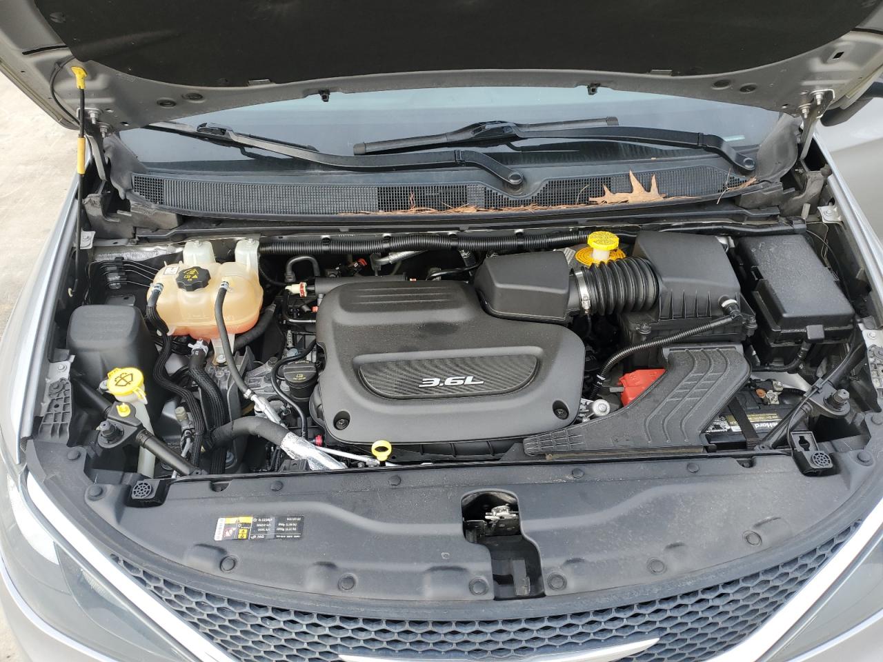 2017 Chrysler Pacifica - Image 14