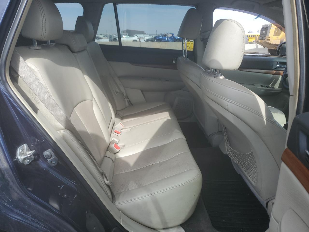 2013 Subaru Outback - Image 11