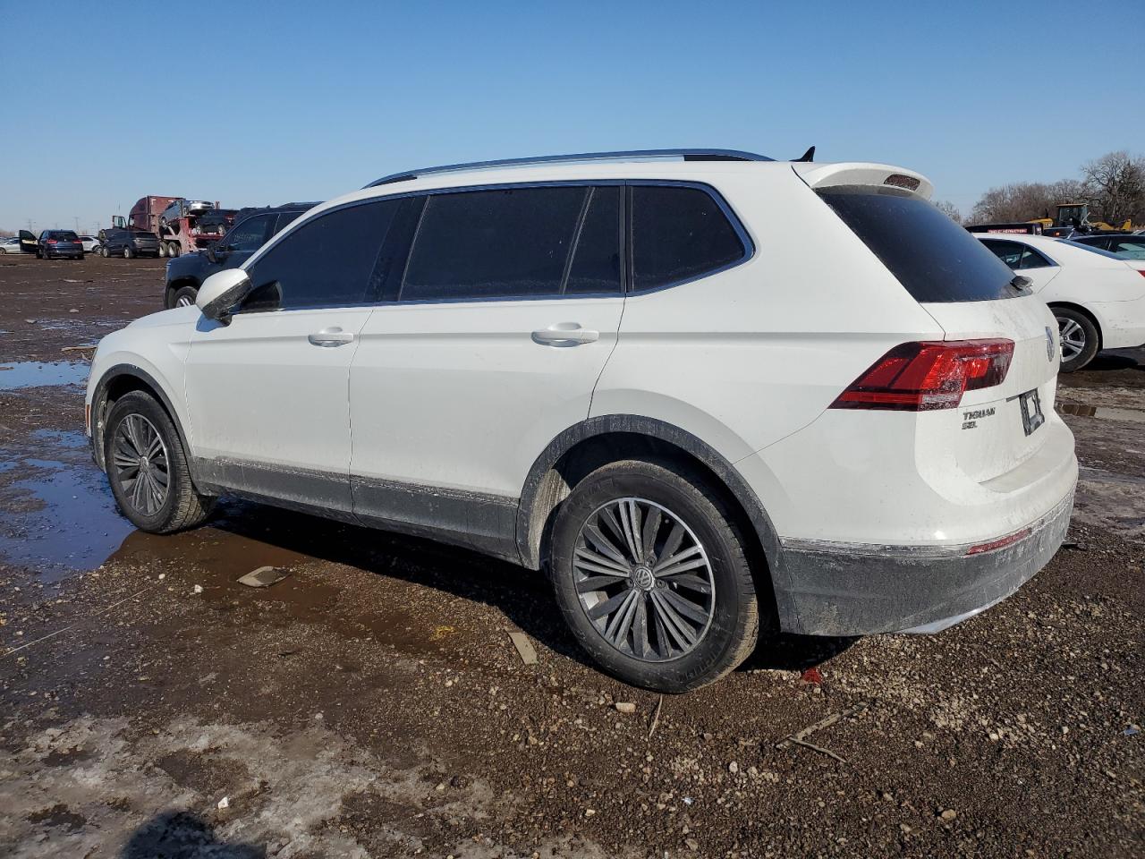2018 Volkswagen Tiguan - Image 2