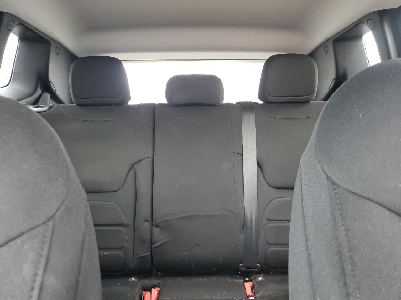 2018 Jeep Renegade - Image 10