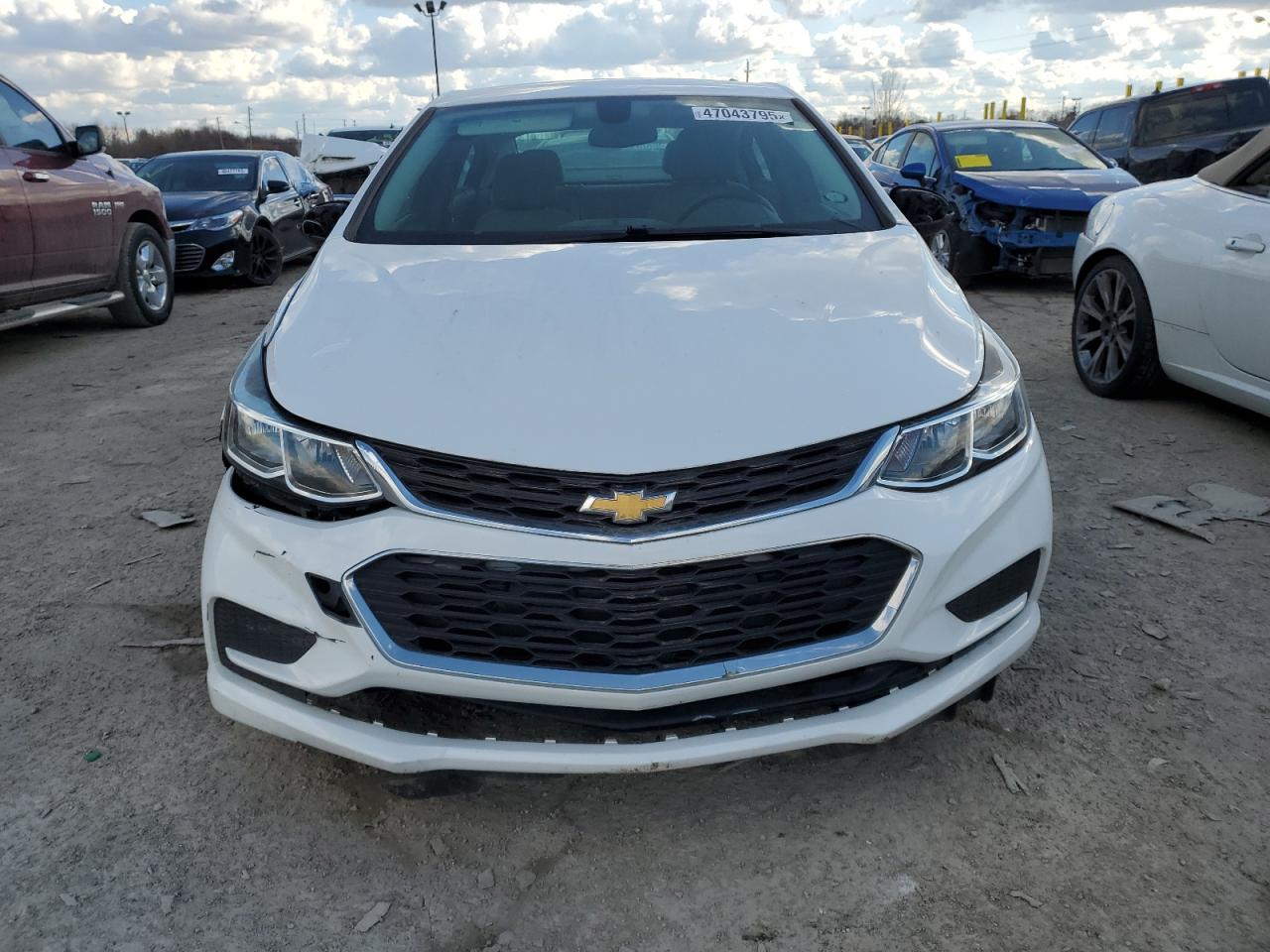 2017 Chevrolet Cruze - Image 5