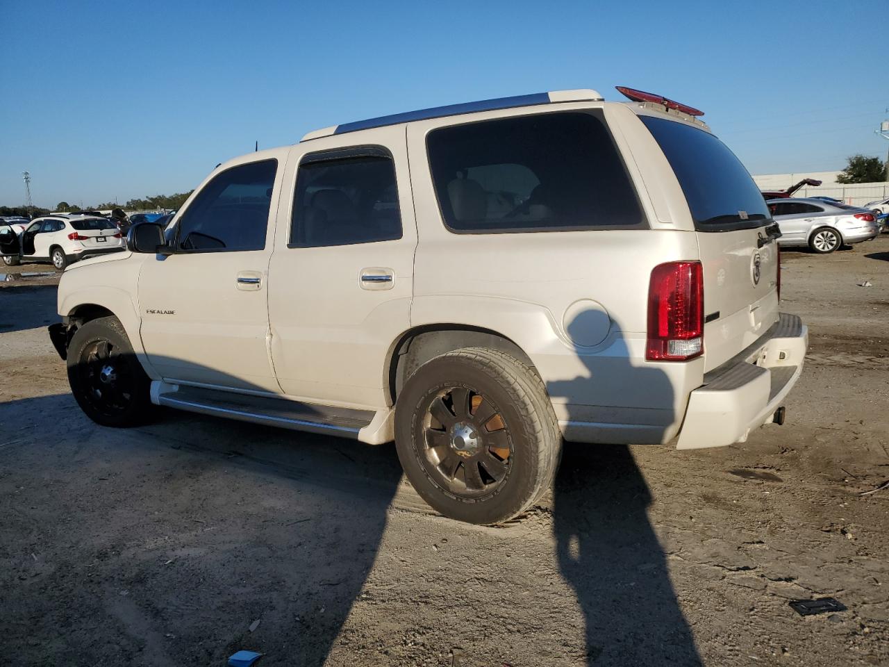 2002 Cadillac Escalade - Image 2