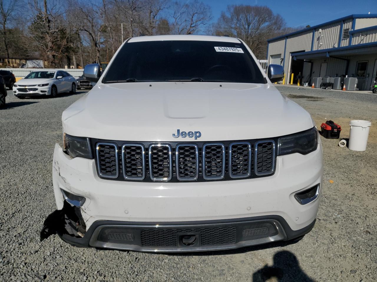 2017 Jeep Grand Cherokee - Image 5