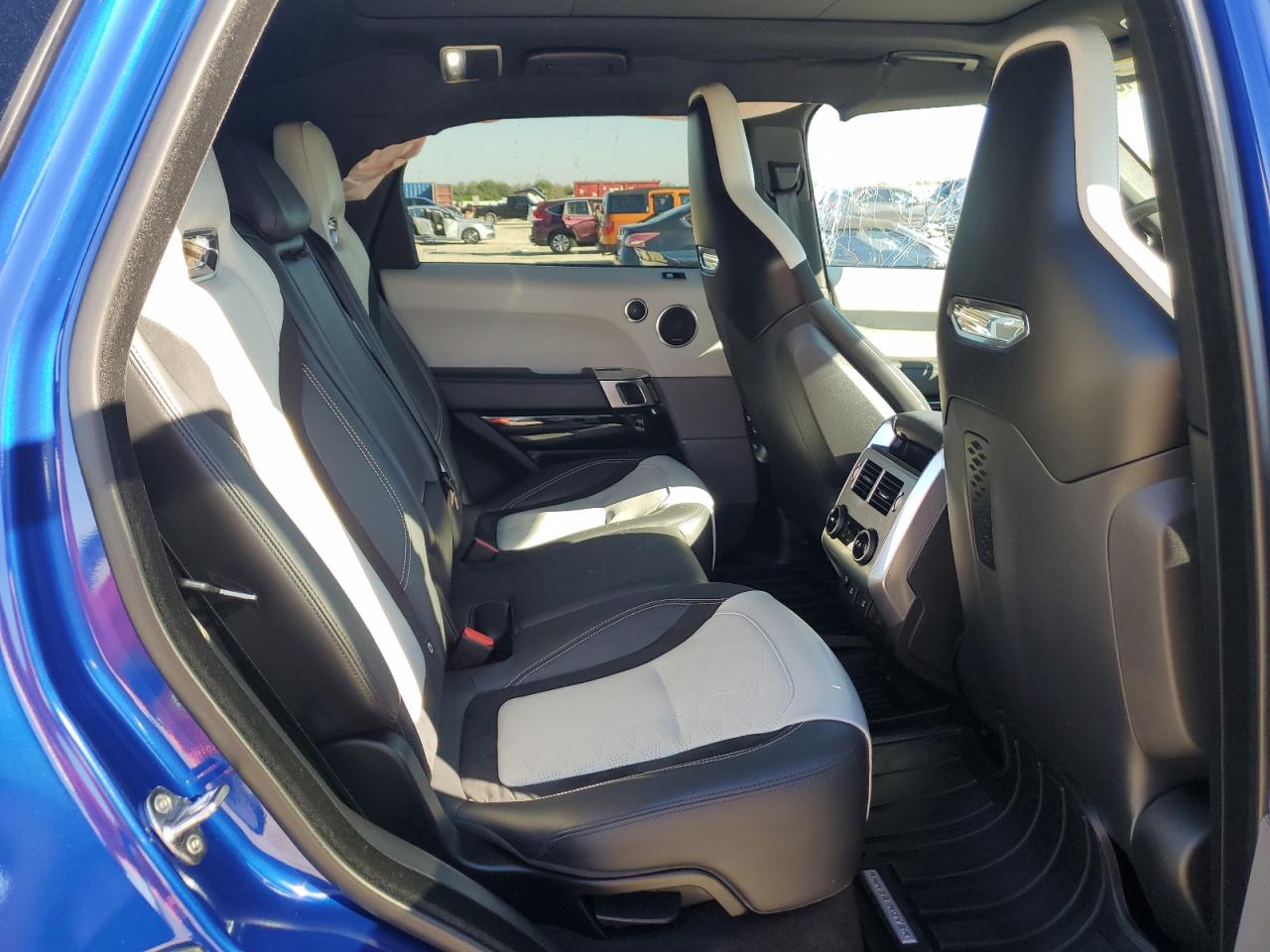 2020 Land Rover Range Rover - Image 11