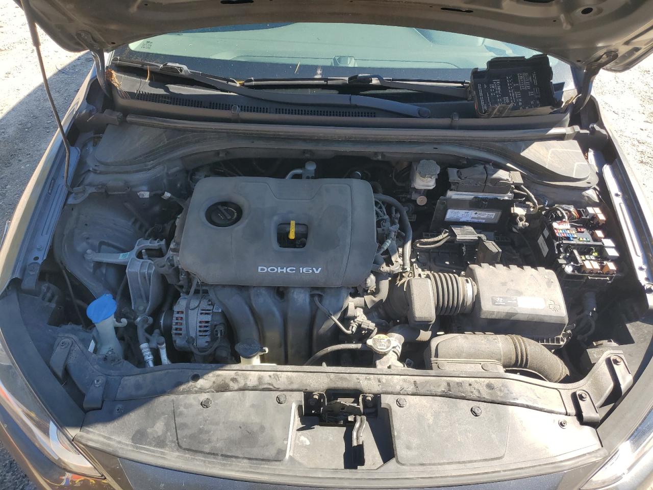 2018 Hyundai Elantra - Image 11