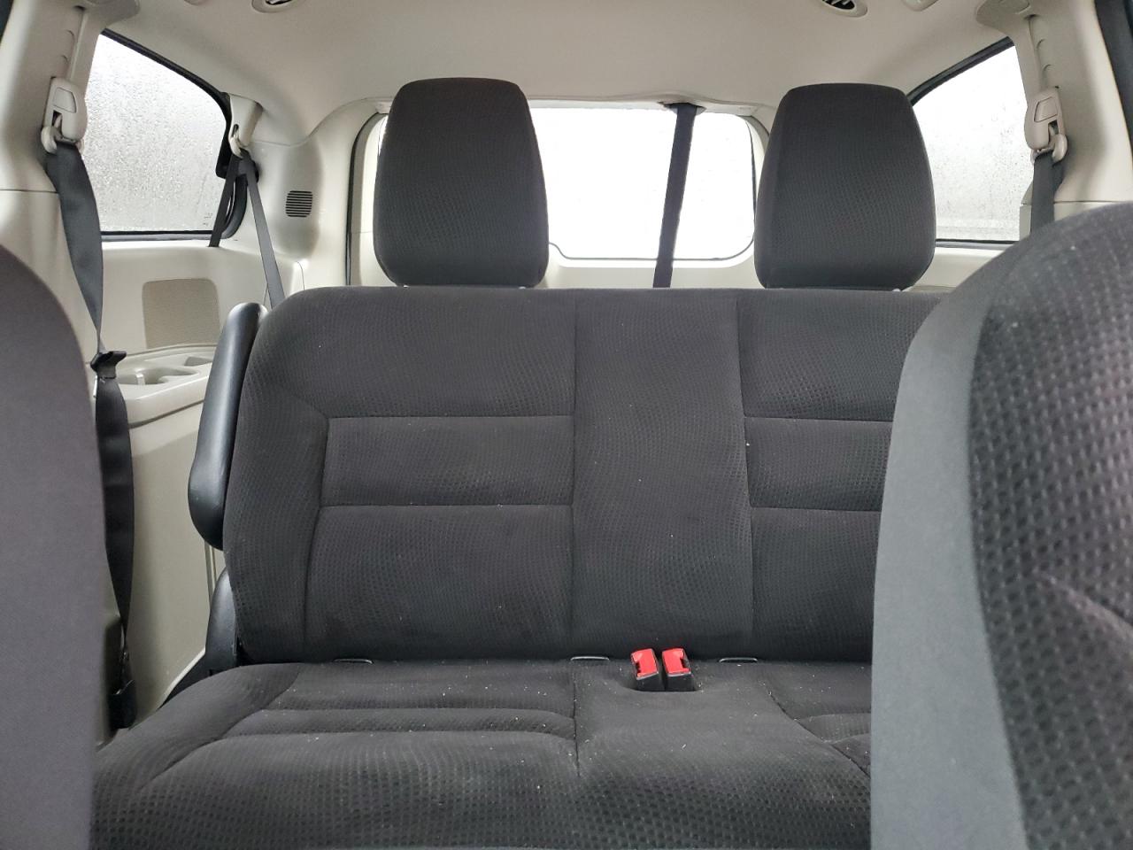 2017 Dodge Caravan - Image 10