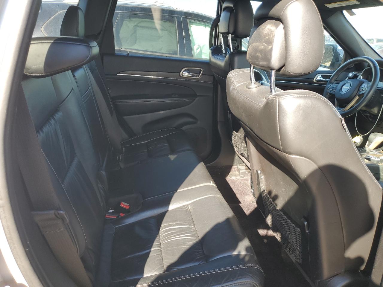 2016 Jeep Grand Cherokee - Image 11