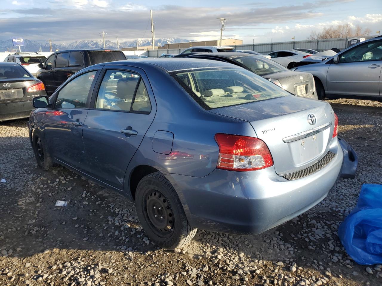 2010 Toyota Yaris - Image 2