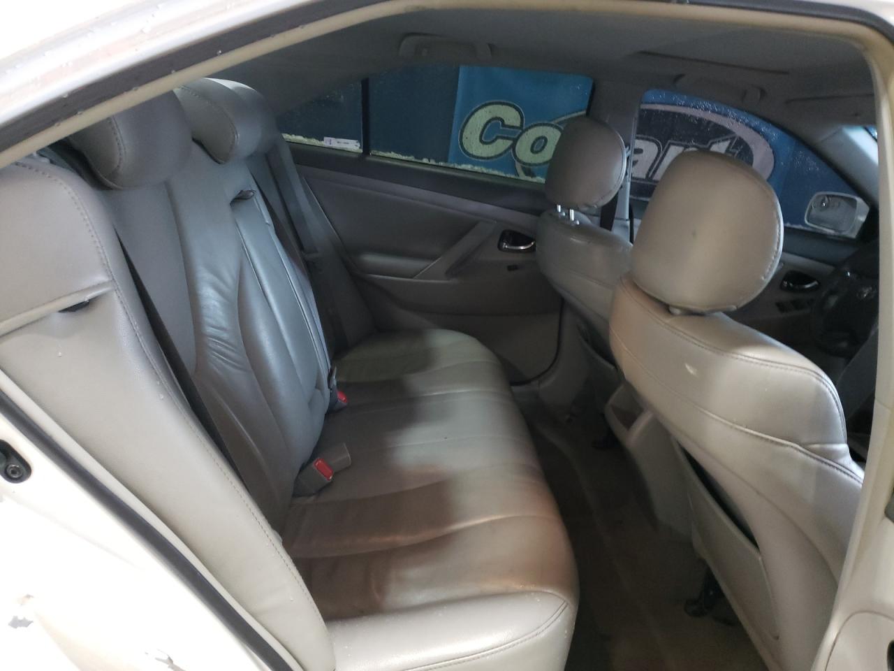 2010 Toyota Camry - Image 10