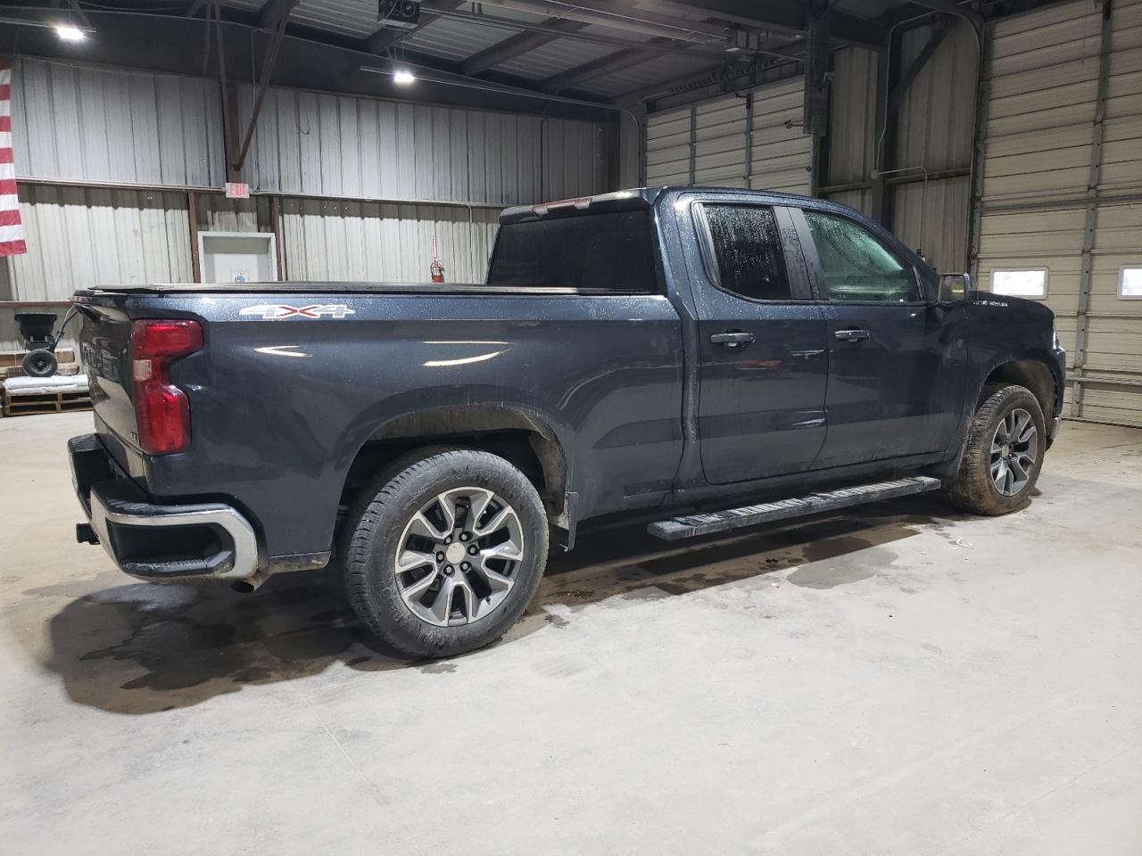 2021 Chevrolet Silverado - Image 3
