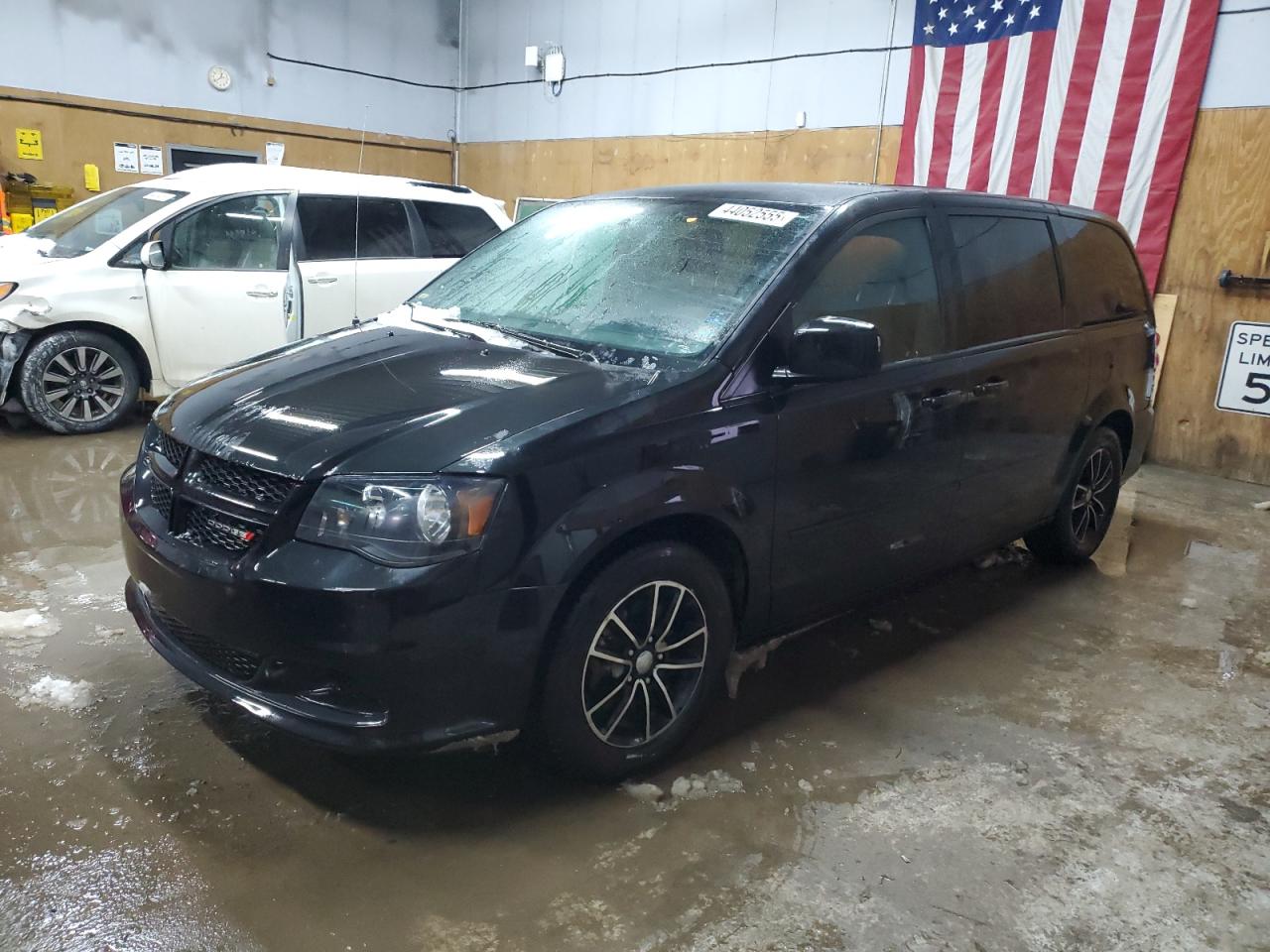 2017 Dodge Caravan - Image 1
