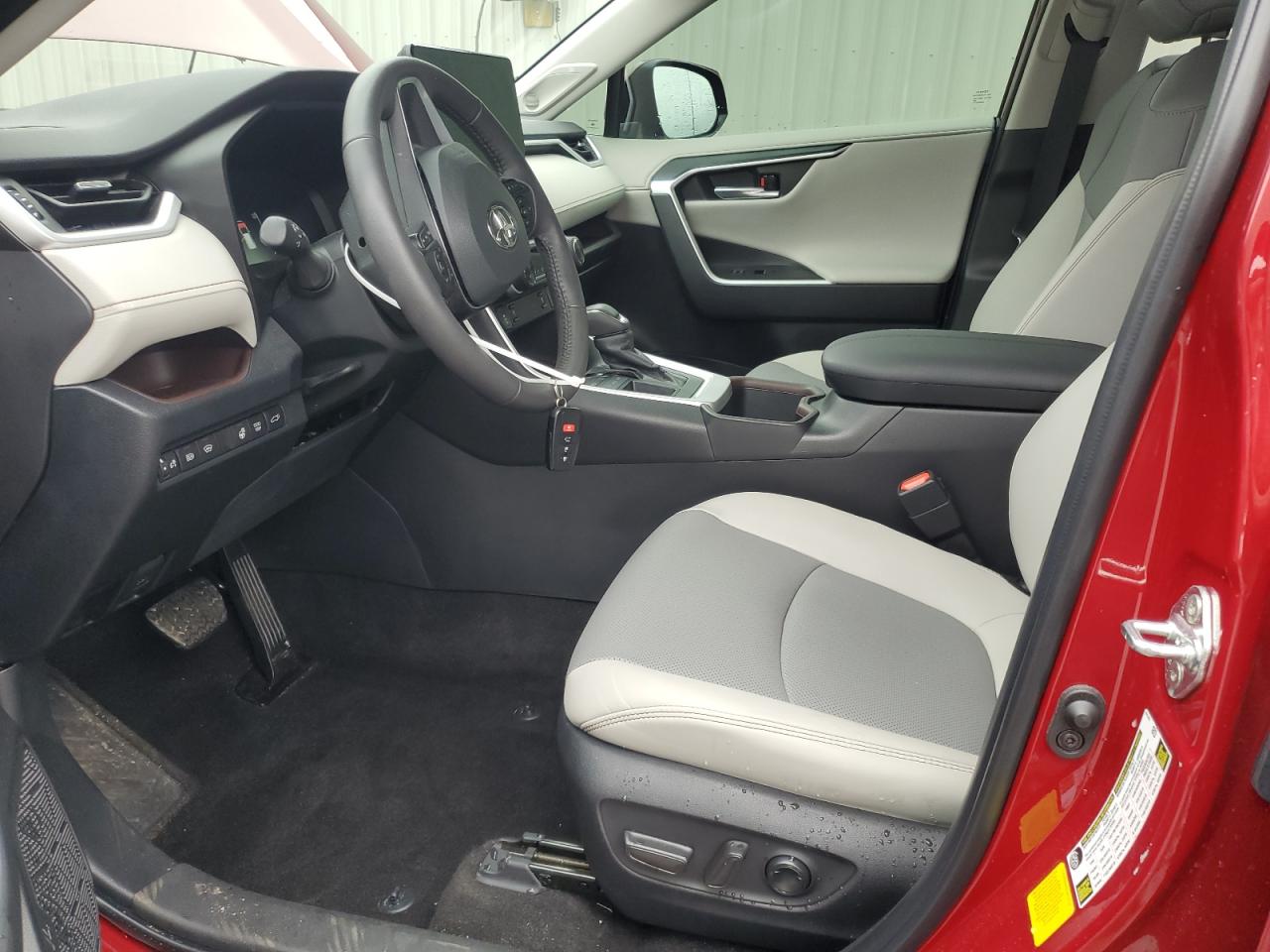 2023 Toyota RAV 4 - Image 7