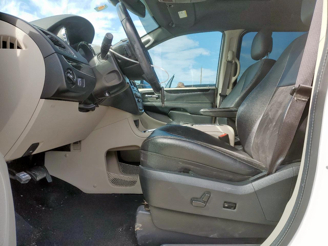 2019 Dodge Caravan - Image 7