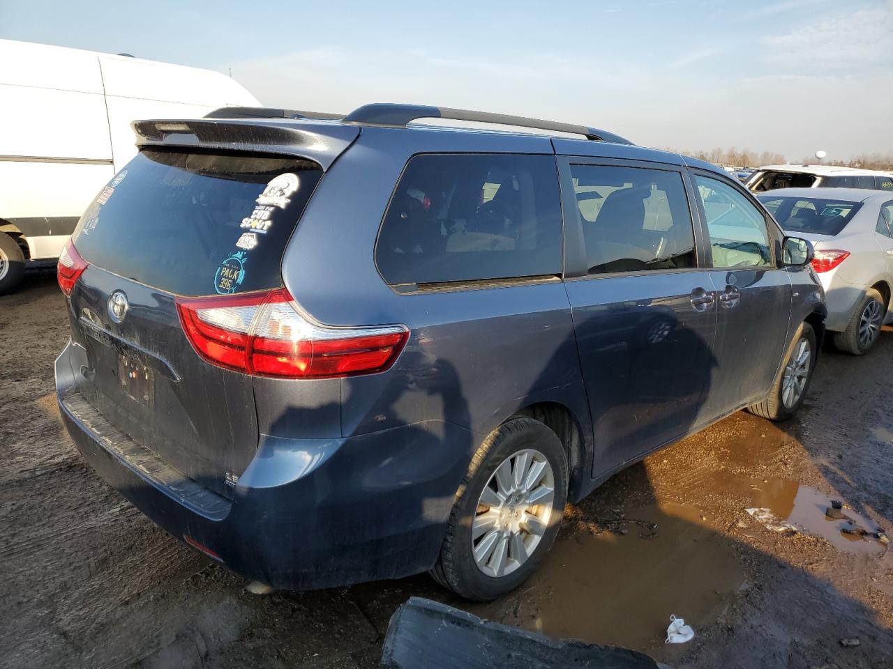 2017 Toyota Sienna - Image 3