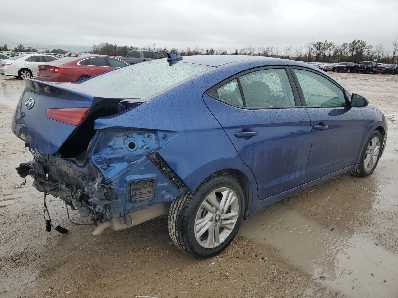 2020 Hyundai Elantra - Image 3