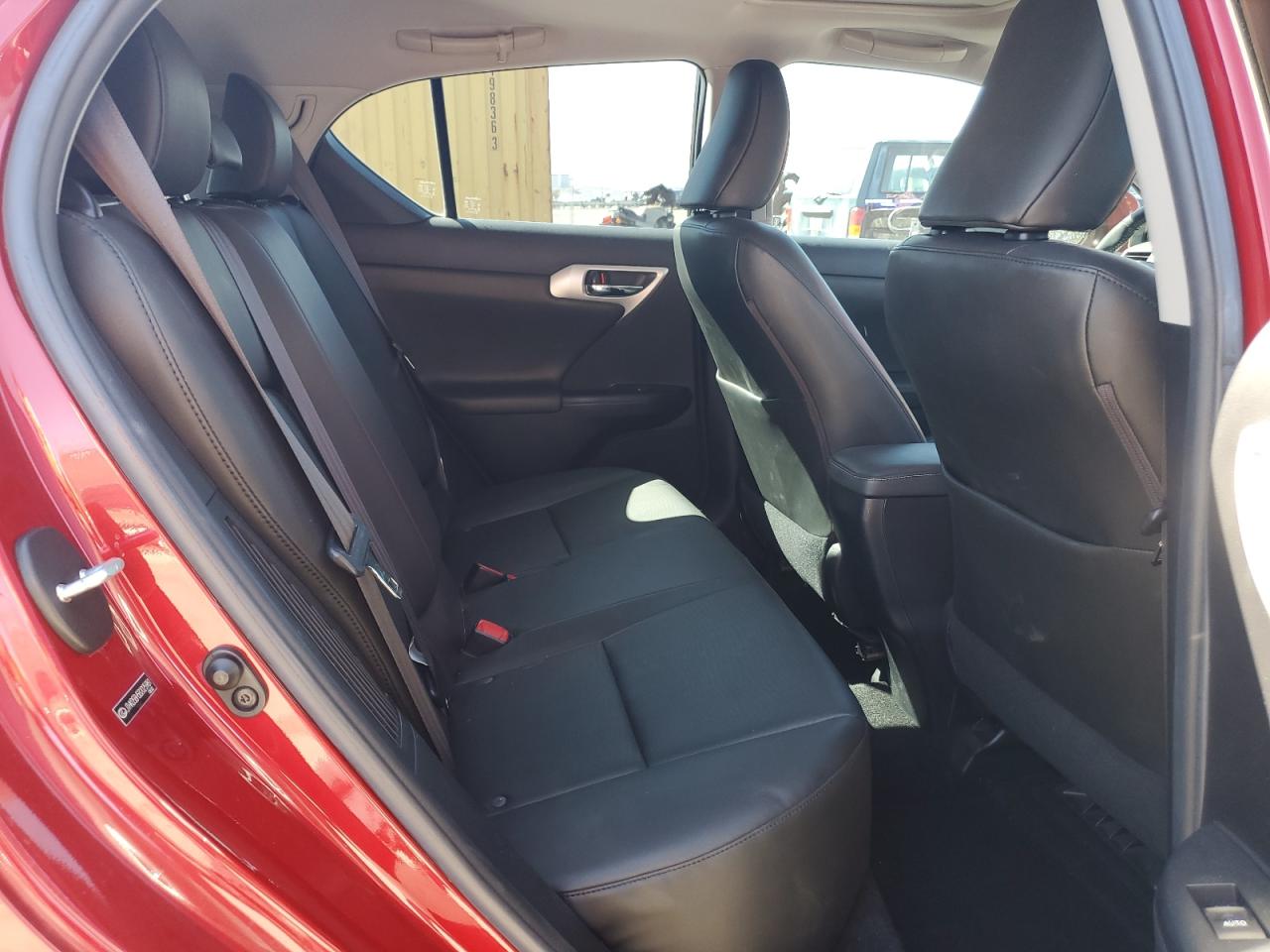 2011 Lexus CT - Image 10