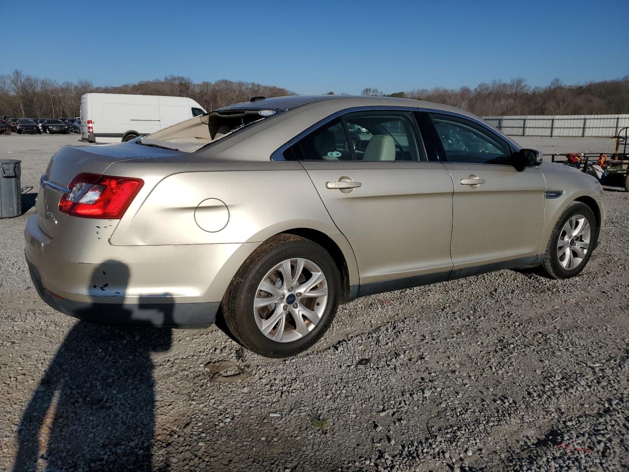 2011 Ford Taurus - Image 3