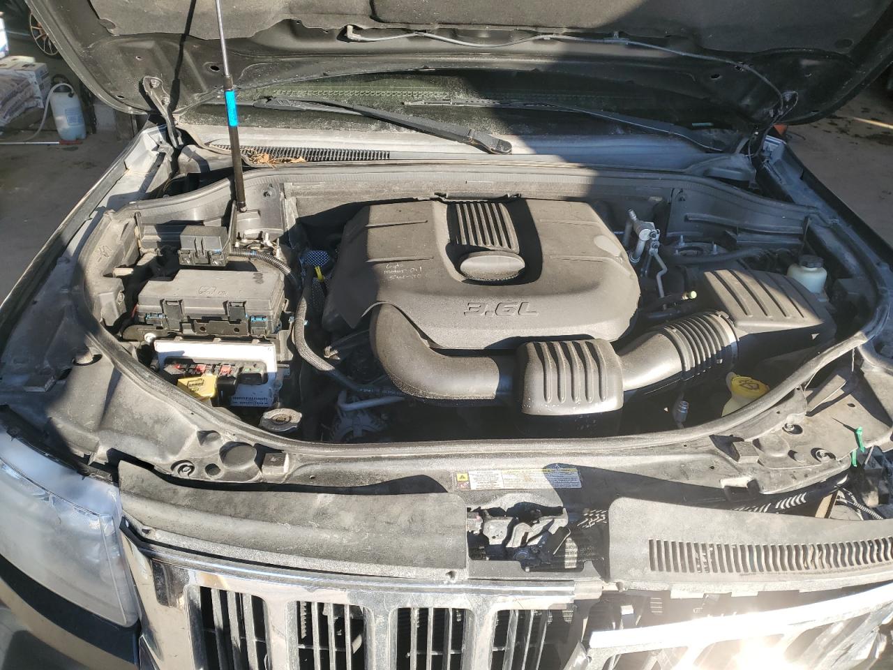 2011 Jeep Grand Cherokee - Image 11