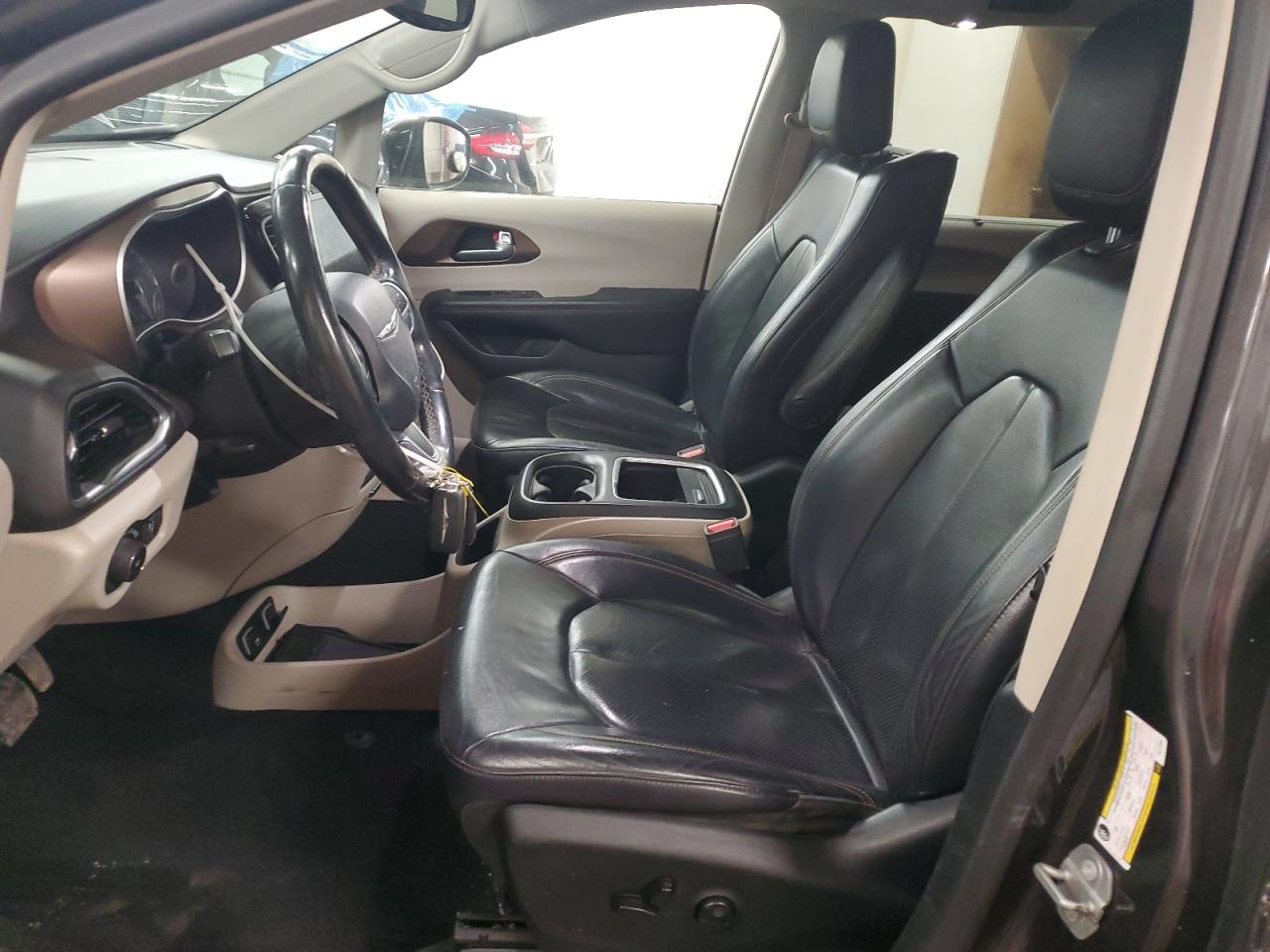 2018 Chrysler Pacifica - Image 7