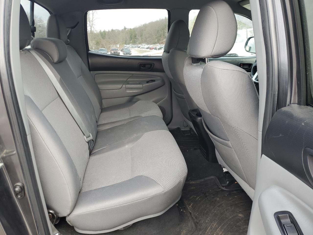2015 Toyota Tacoma - Image 10