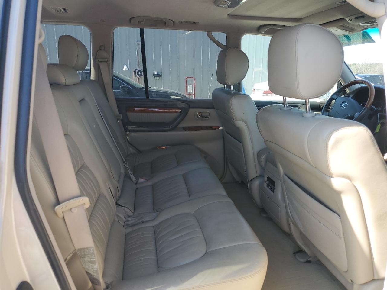 2004 Lexus LX - Image 11