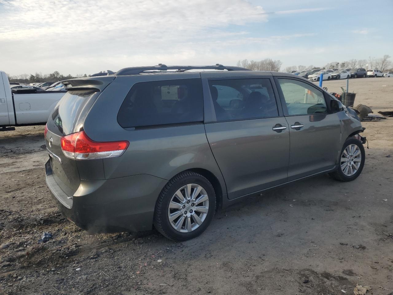 2011 Toyota Sienna - Image 3