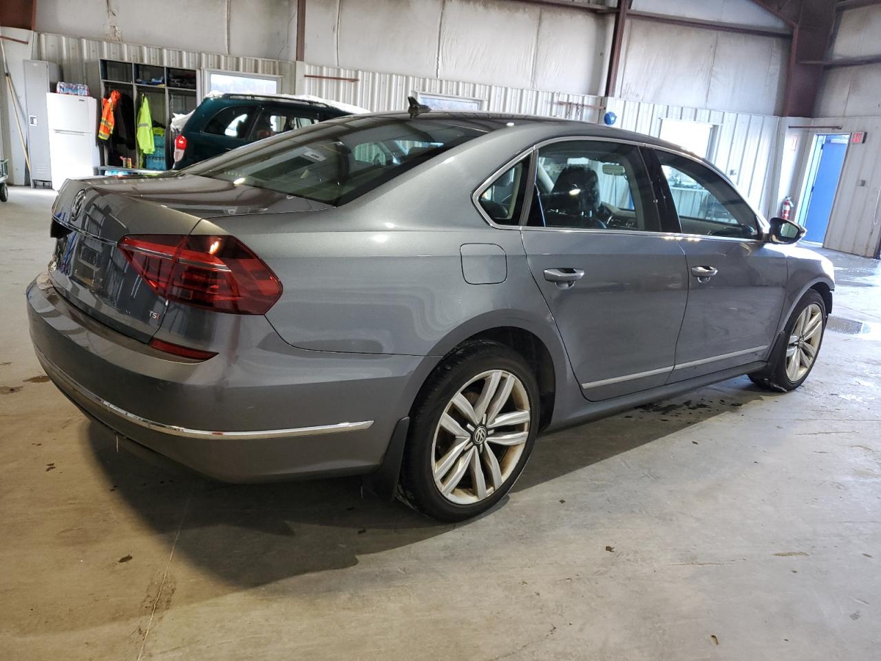 2017 Volkswagen Passat - Image 3