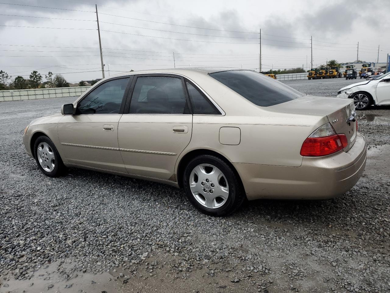 2003 Toyota Avalon - Image 2