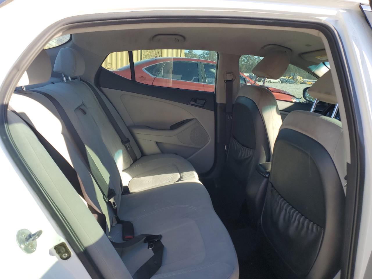 2011 Kia Optima - Image 10