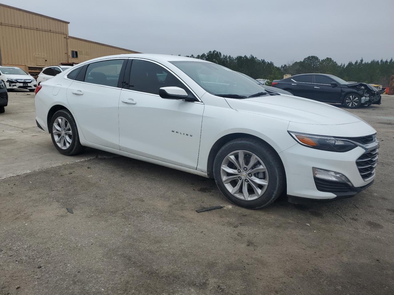 2023 Chevrolet Malibu - Image 4