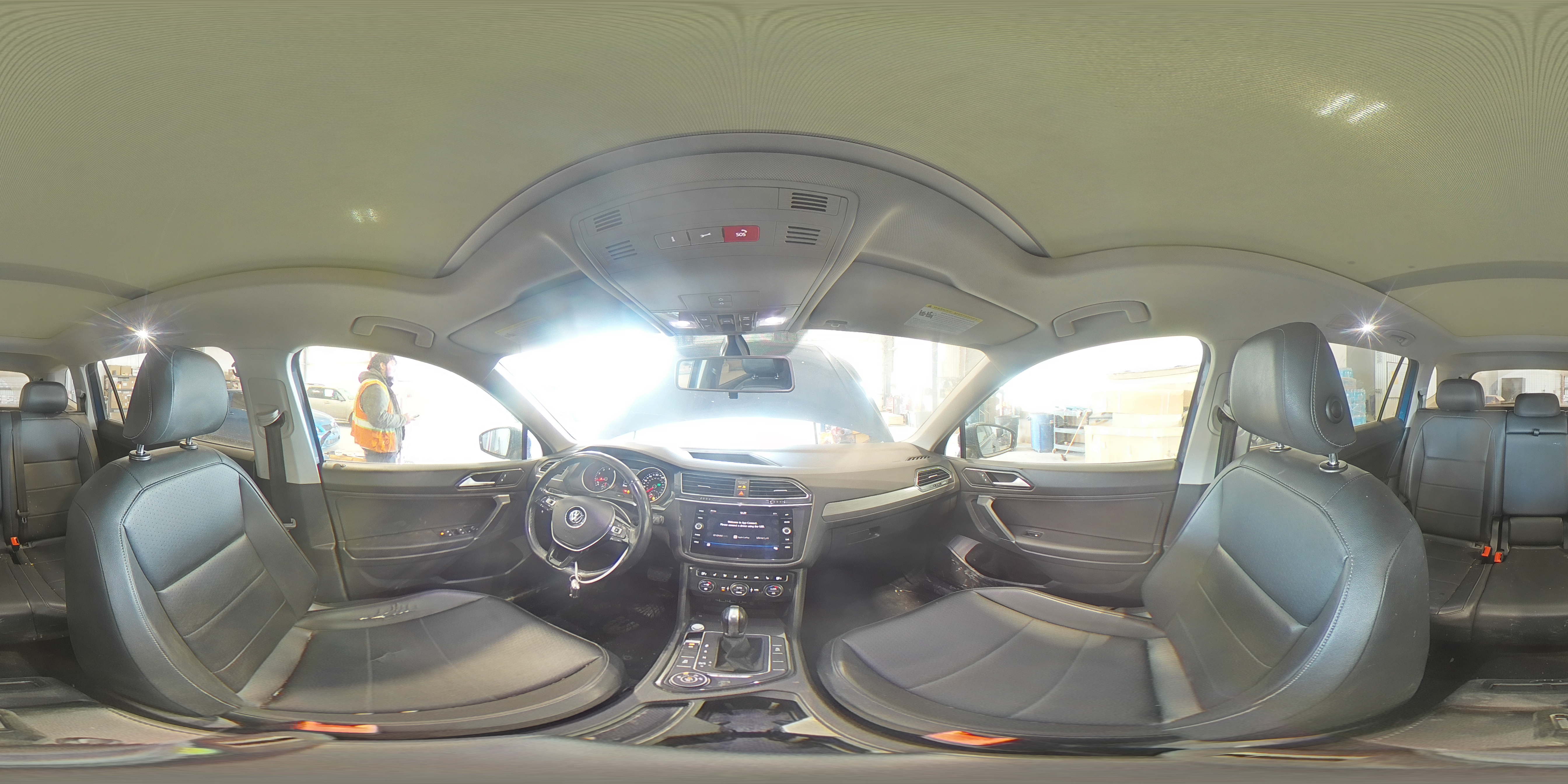 2018 Volkswagen Tiguan - Image 14