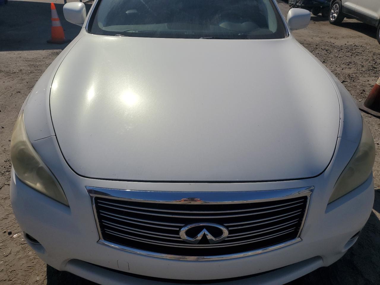 2012 Infiniti M - Image 11
