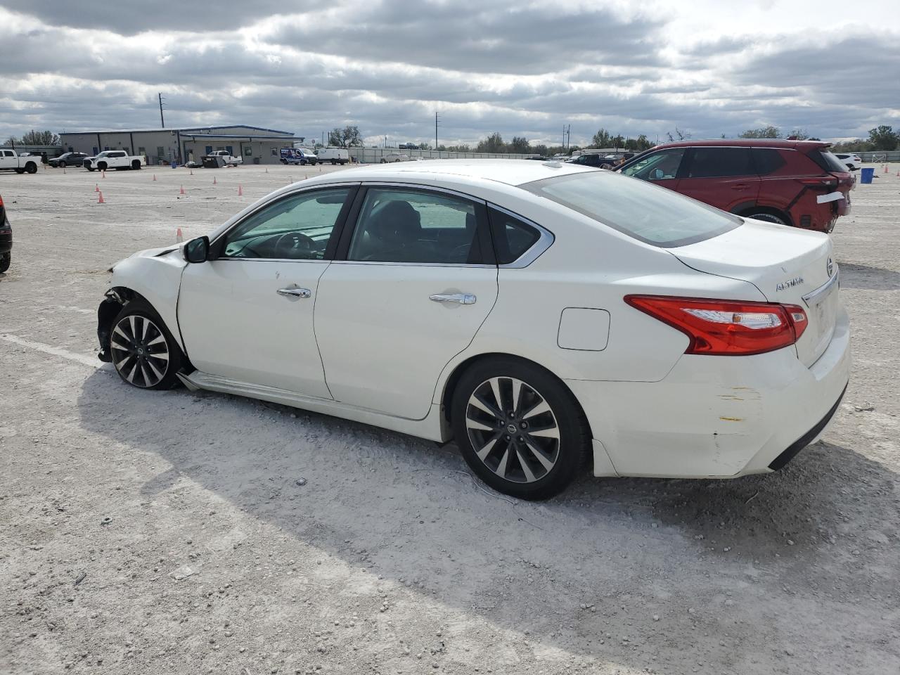 2017 Nissan Altima - Image 2